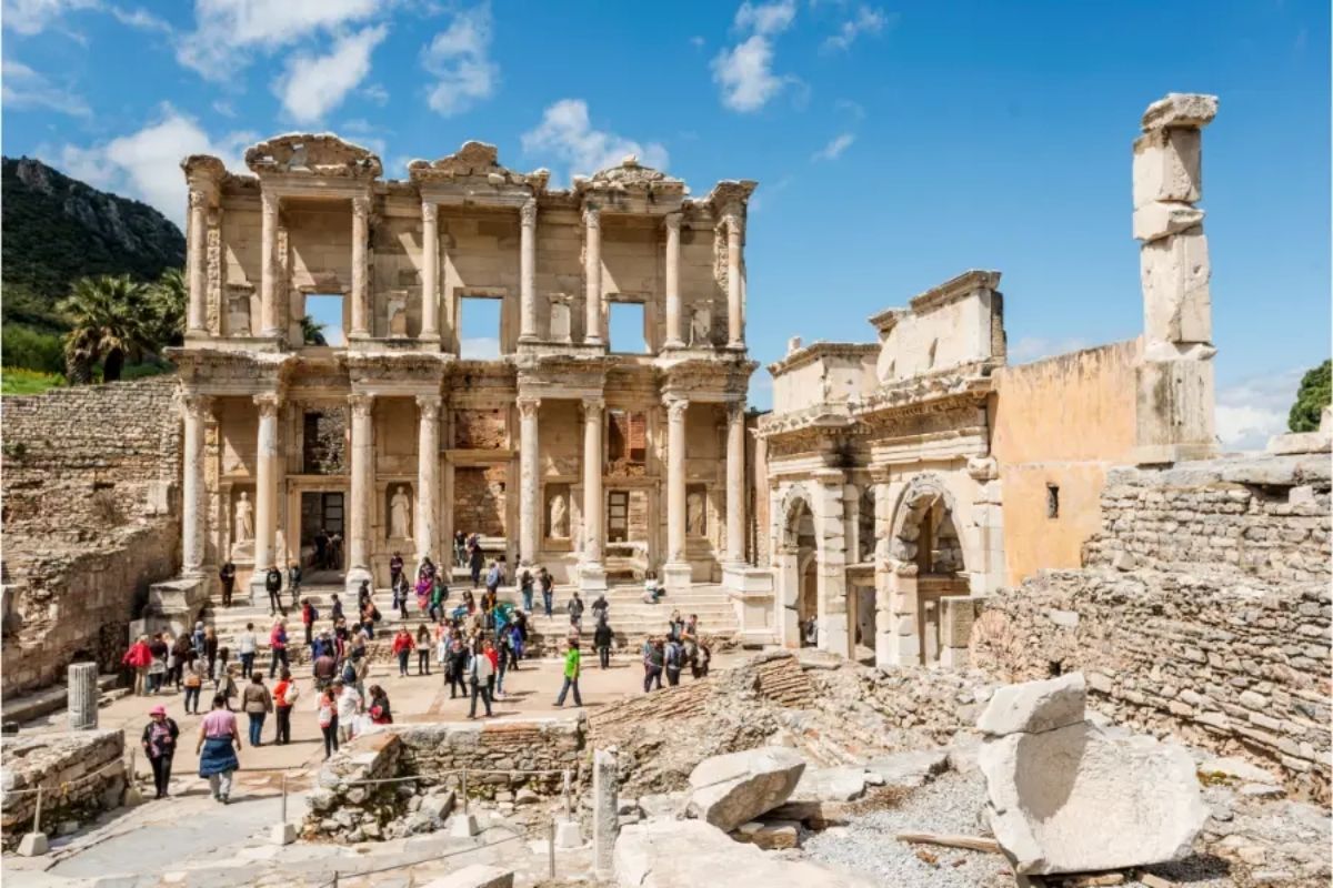 Beach Holiday & Private Ephesus Tur: Discover the Charming Small Towns of the Aegean